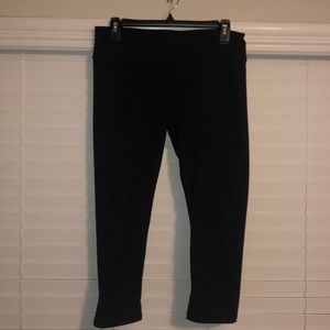Black Fabletics cropped leggings